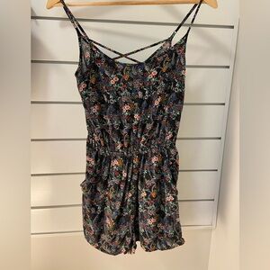 Divided 🌺 floral romper, size 6